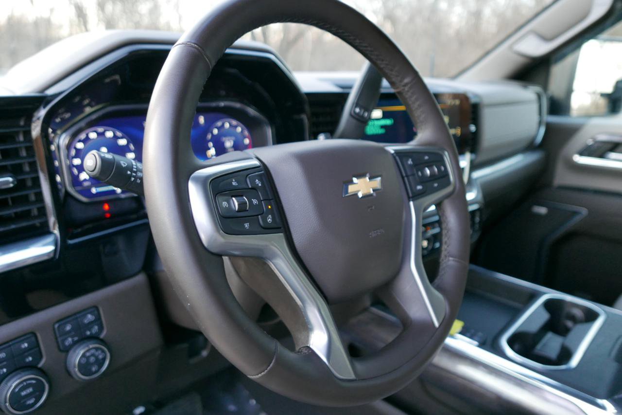 Used 2024 Chevrolet Silverado 3500 LTZ w/ LTZ Convenience Package AWD/4WD image 19
