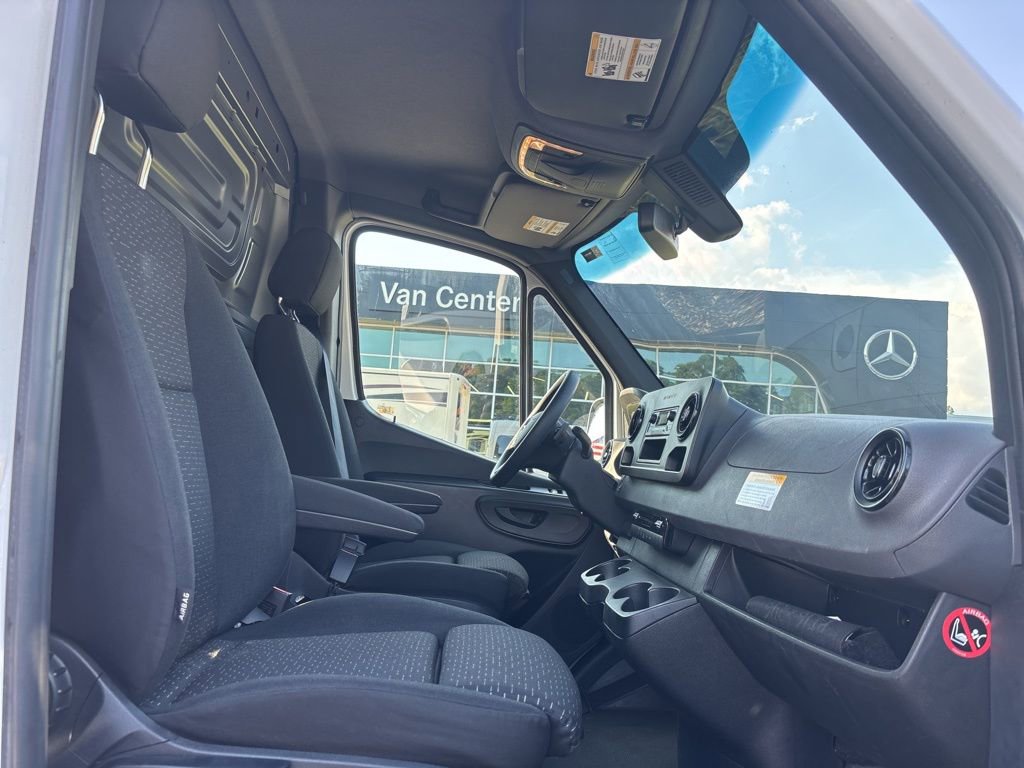 Used 2023 Mercedes-Benz Sprinter 144 Cargo image 33