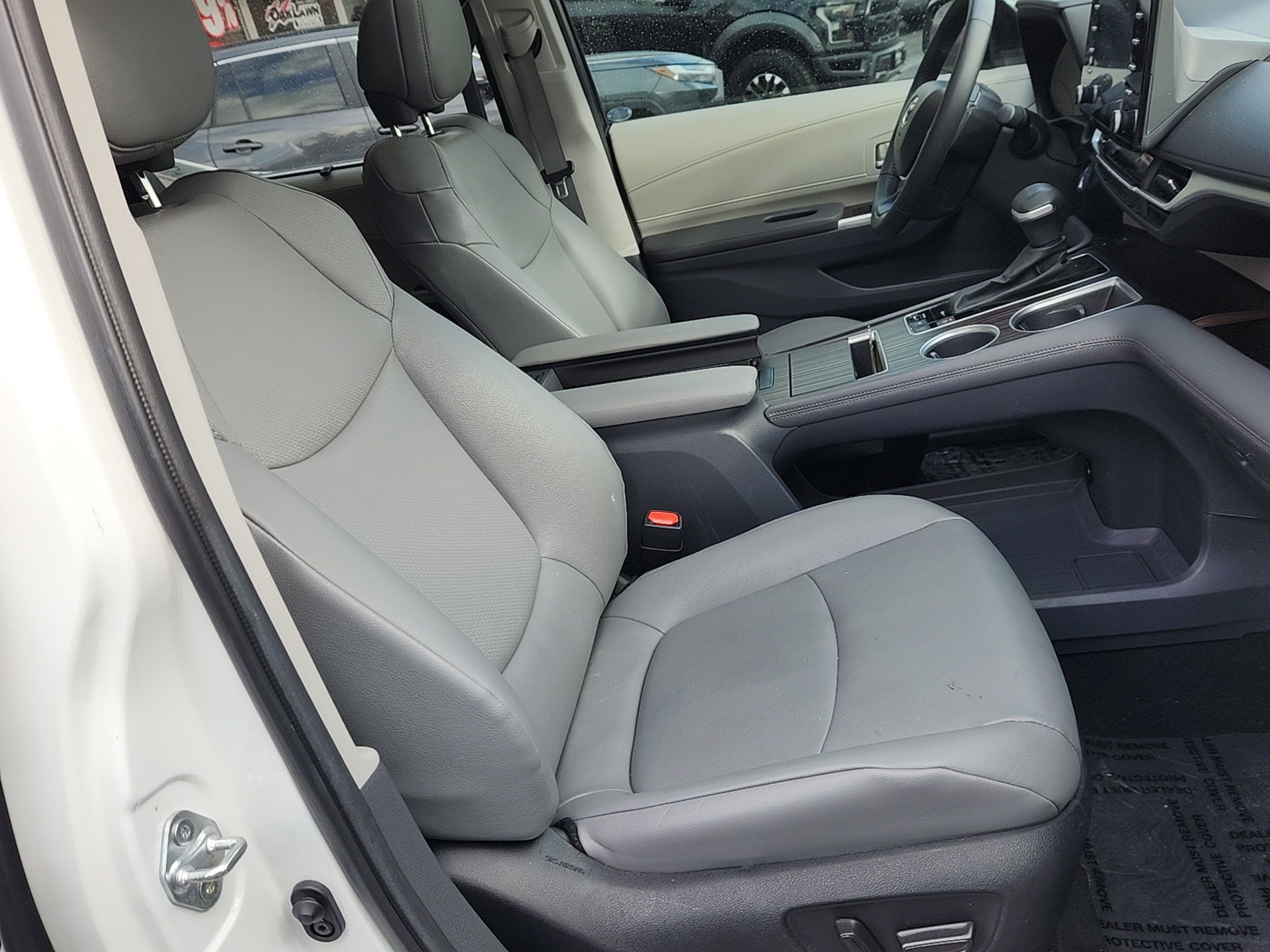 Certified 2023 Toyota Sienna XLE image 33