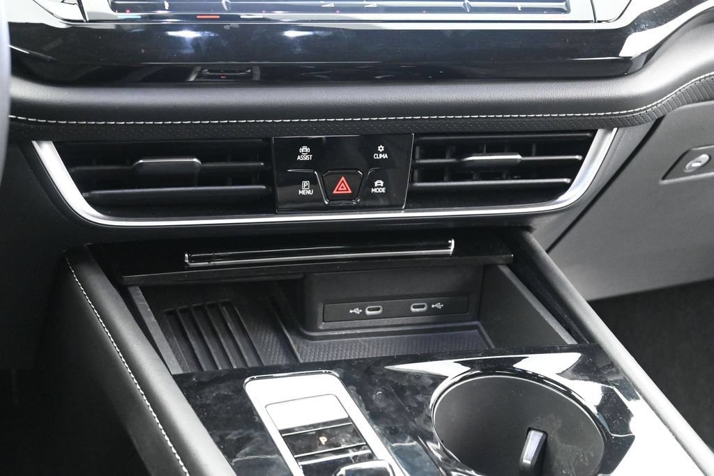 Used 2025 Volkswagen Atlas Cross Sport SE FWD image 22
