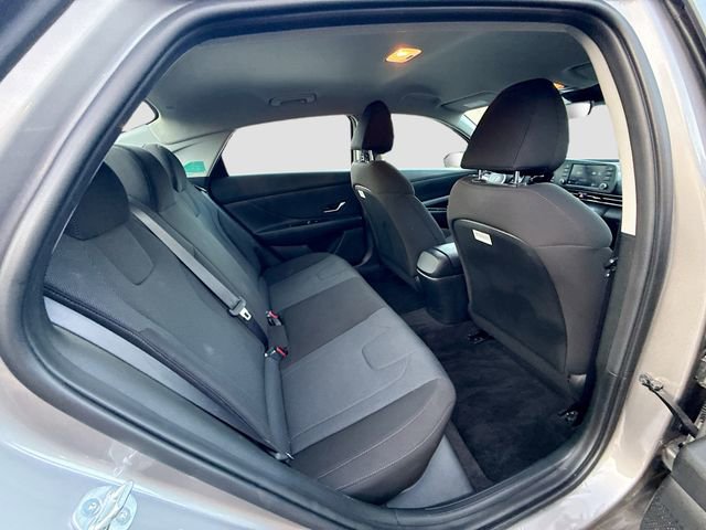 Used 2023 Hyundai Elantra SE FWD image 25