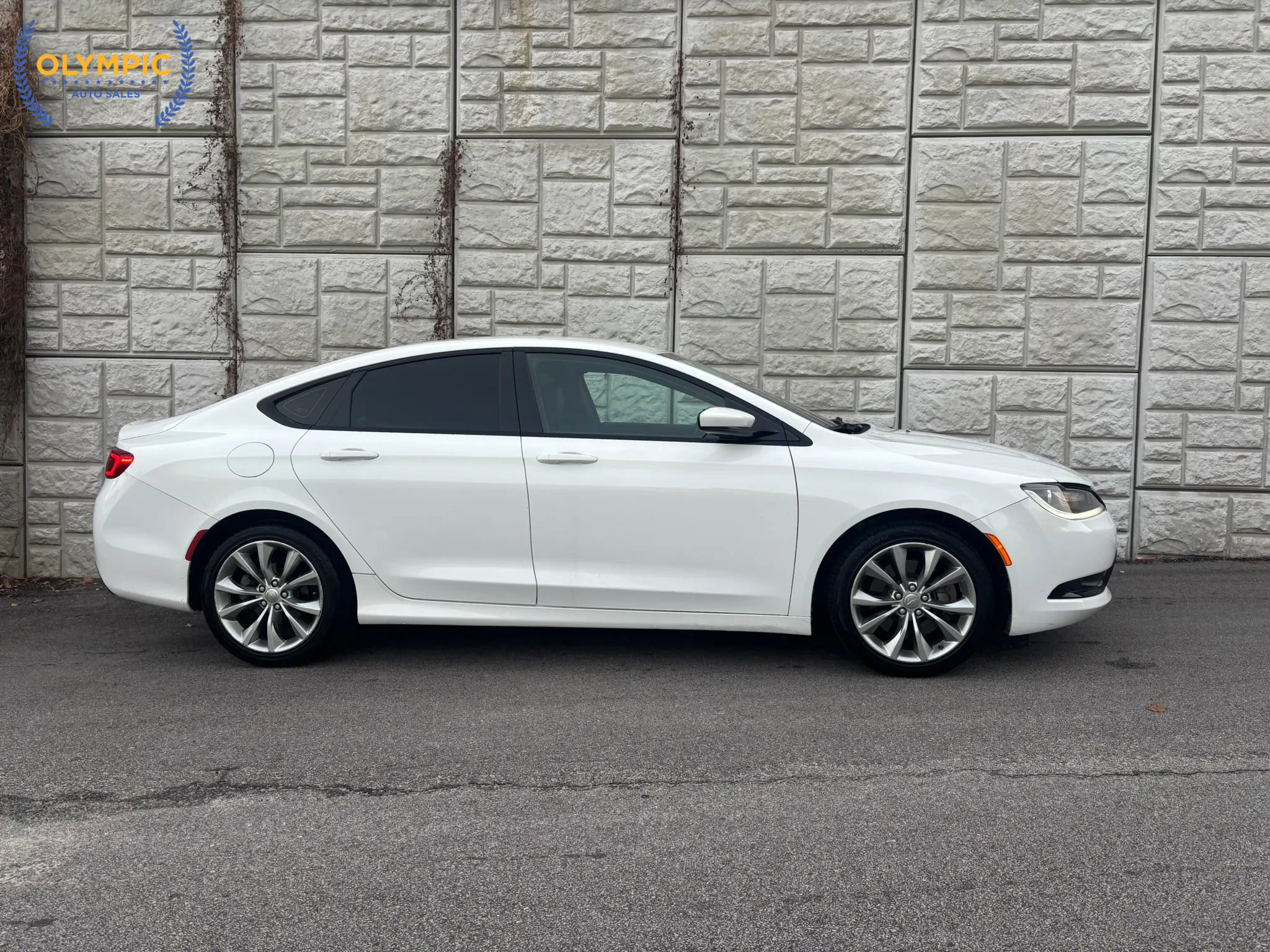 Used 2015 Chrysler 200 S image 8