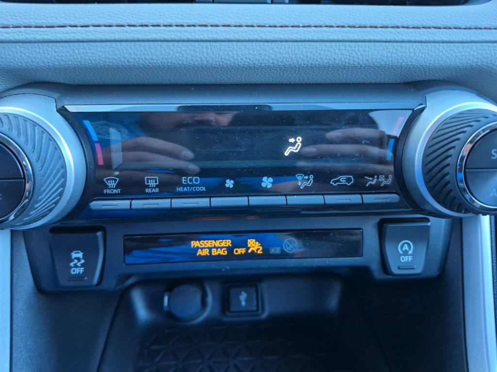 Used 2021 Toyota RAV4 XLE image 28