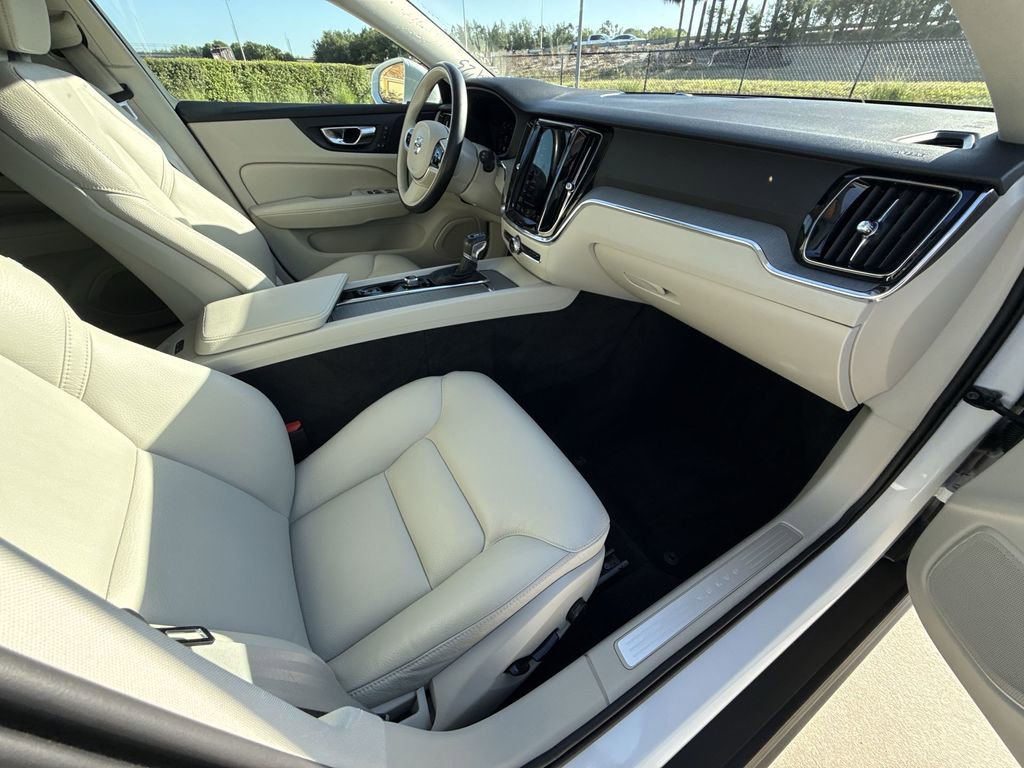 Used 2022 Volvo V60 T5 Cross Country AWD/4WD image 15