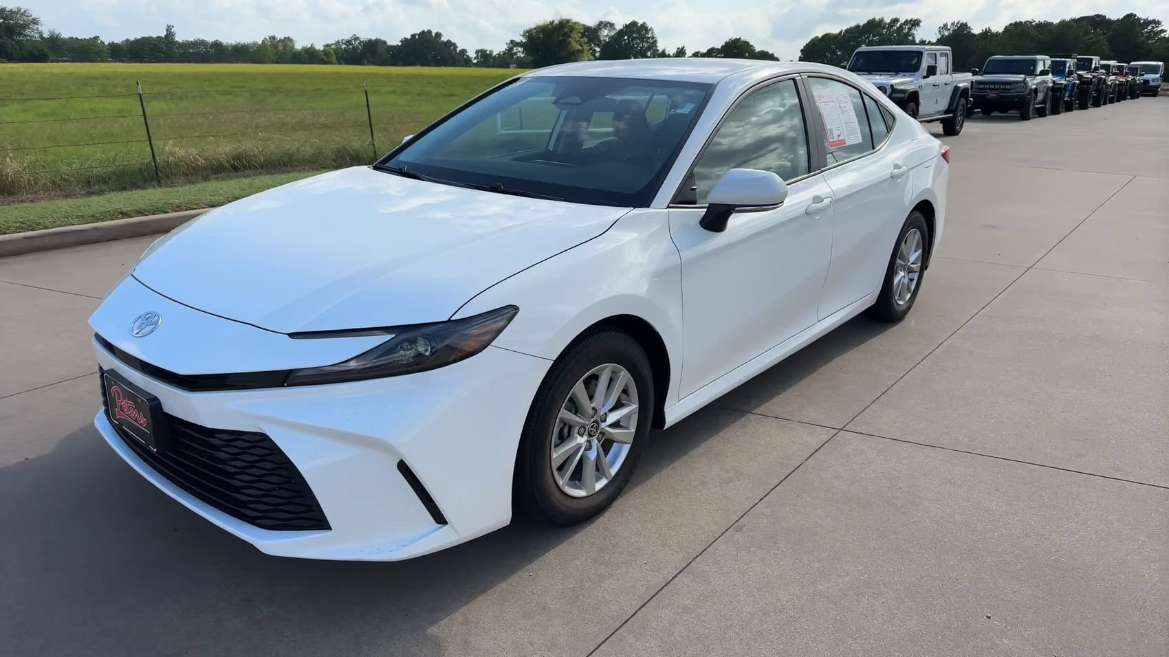 Used 2025 Toyota Camry LE FWD image 5