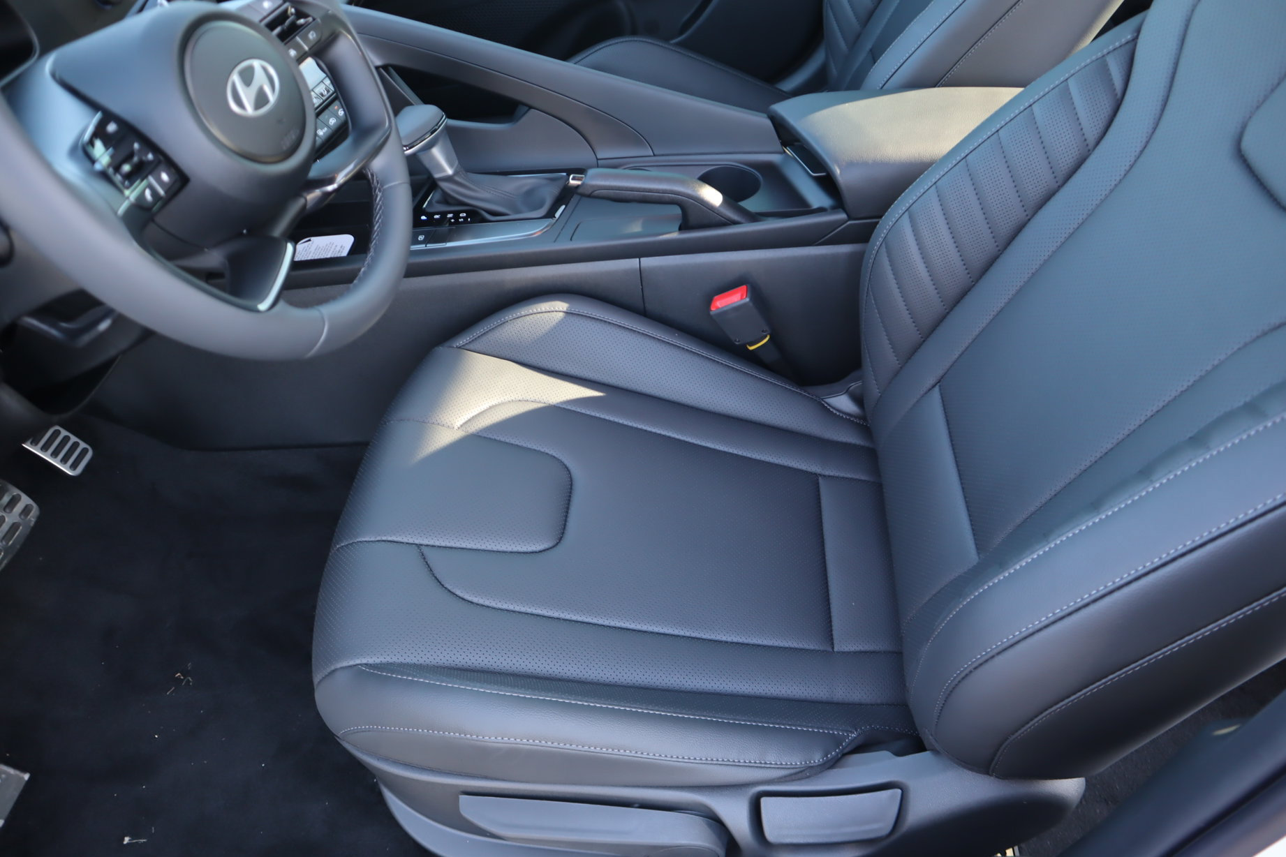 New 2026 Hyundai Elantra SEL Sport FWD image 17