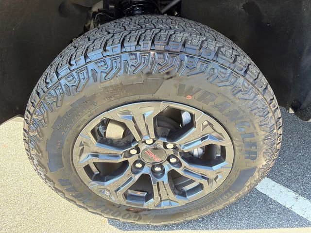 Certified 2025 GMC Canyon Elevation image 11