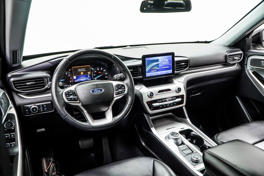 Used 2022 Ford Explorer XLT w/ Equipment Group 202A image 5