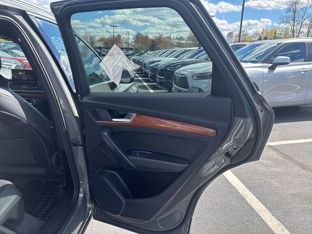 Used 2023 Audi Q5 2.0T Premium w/ Convenience Package AWD/4WD image 12