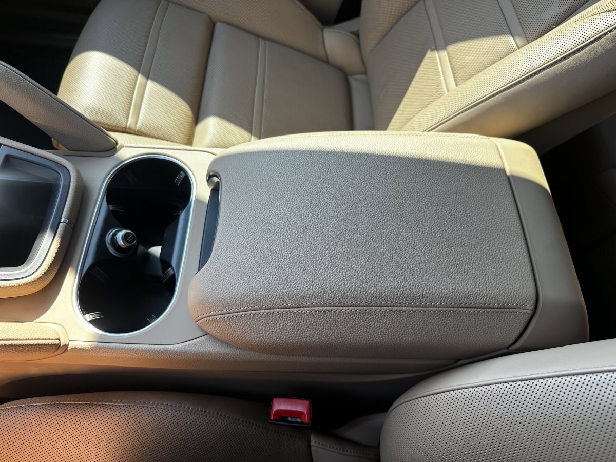 Used 2022 Porsche Cayenne Platinum Edition image 36