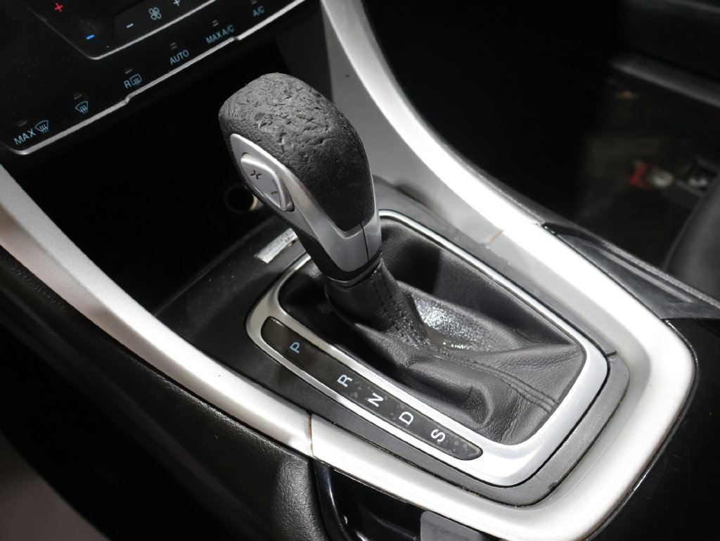 Used 2015 Ford Fusion SE FWD image 7