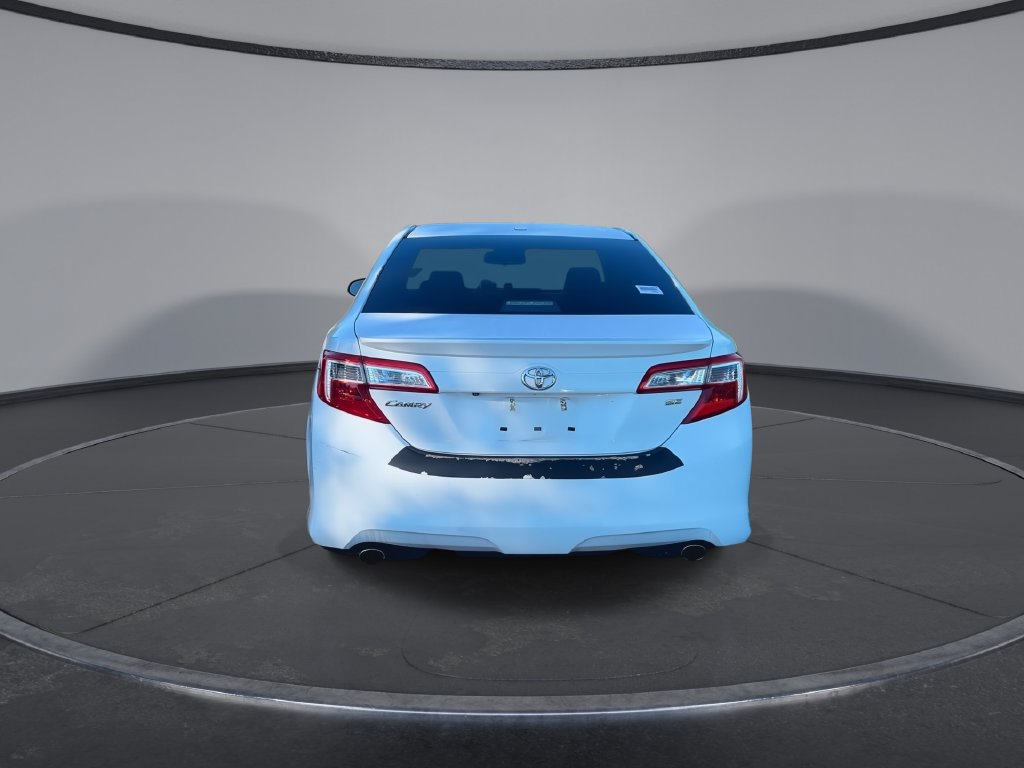Used 2014 Toyota Camry SE w/ Moonroof Package FWD image 9