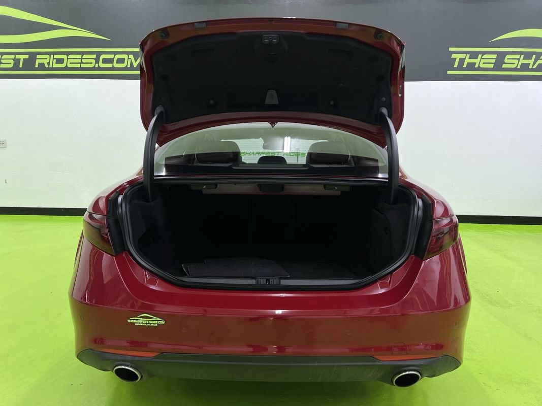 Used 2019 Alfa Romeo Giulia RWD image 9