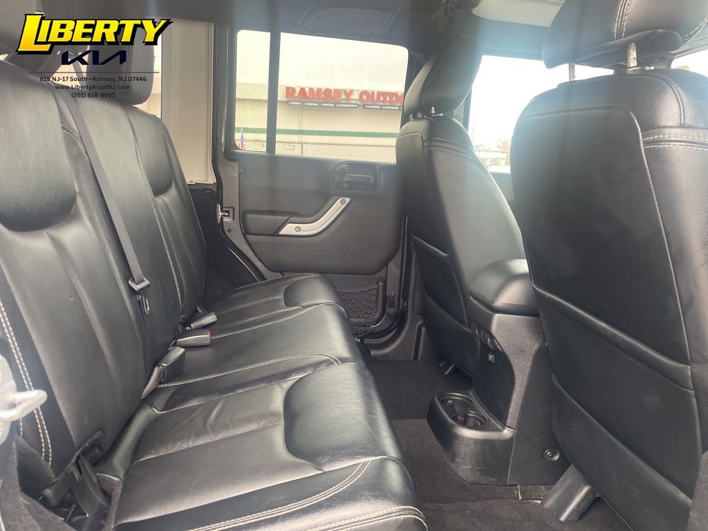 Used 2017 Jeep Wrangler Unlimited Sahara w/ Connectivity Group image 10