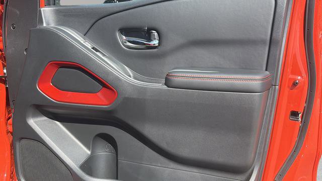 Used 2025 Nissan Frontier PRO-4X image 37