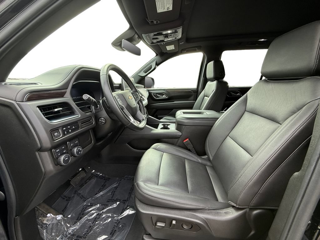Used 2023 Chevrolet Tahoe LT w/ Luxury Package AWD/4WD image 9