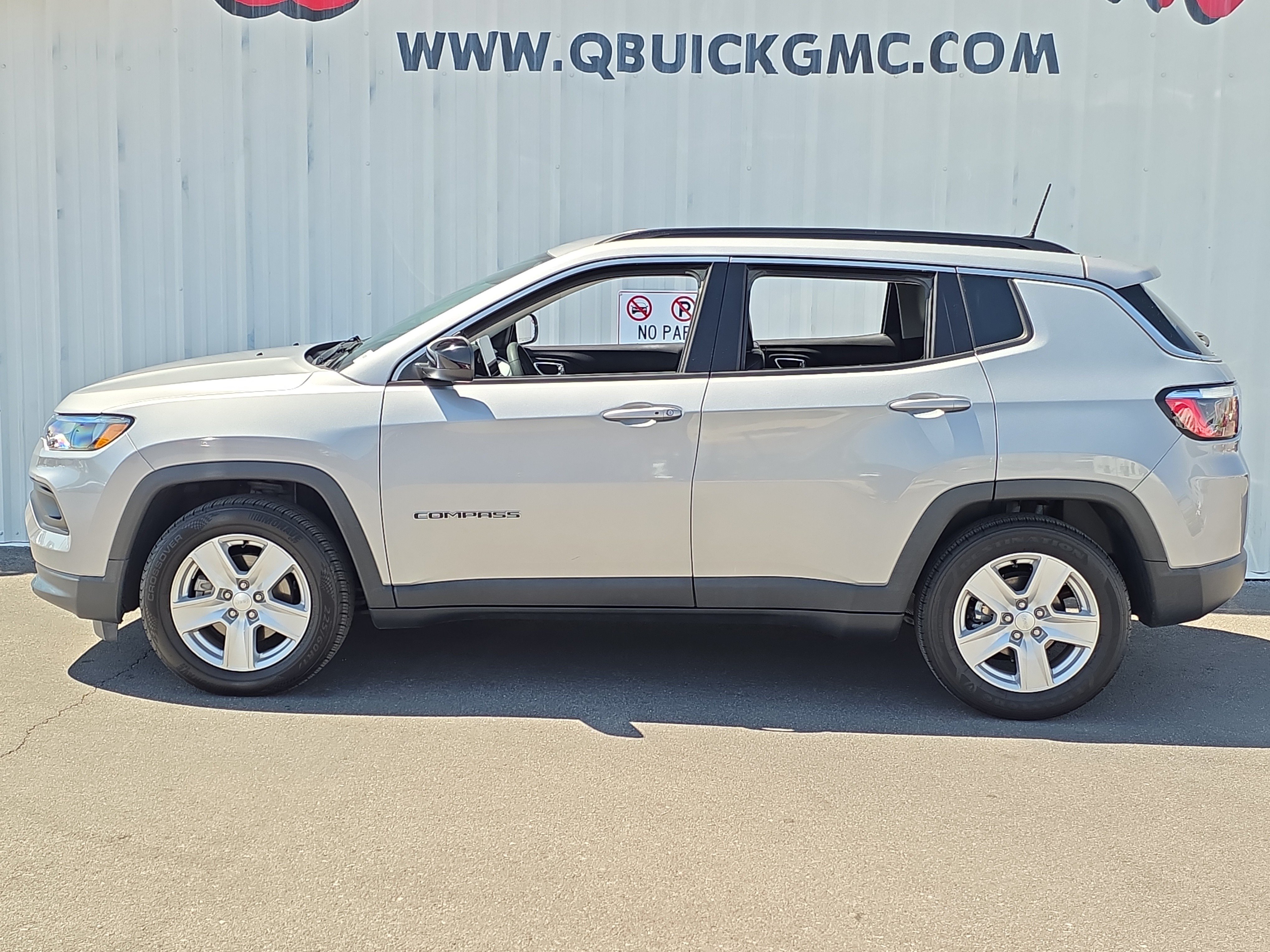 Used 2022 Jeep Compass Latitude FWD image 4