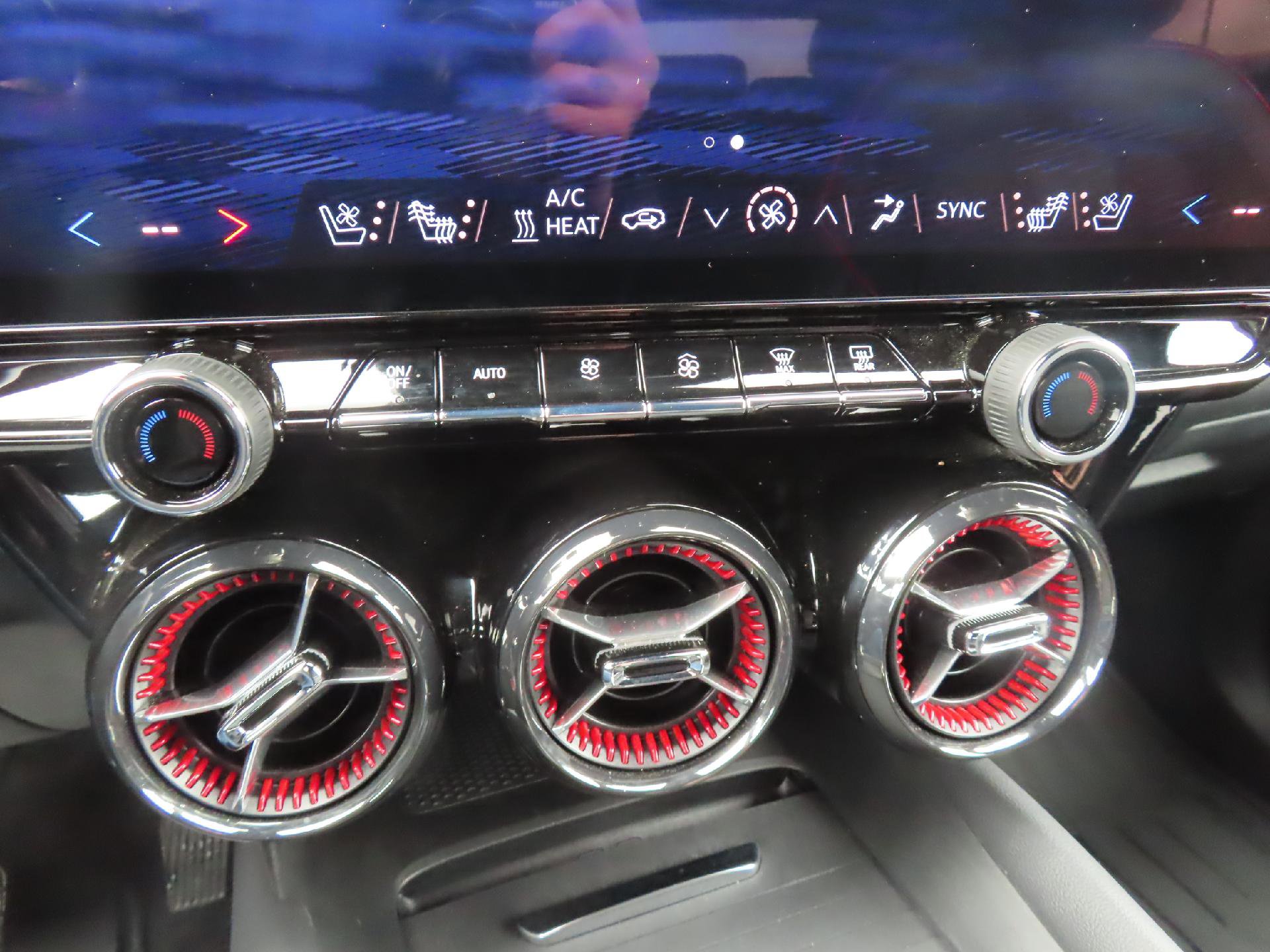 Used 2025 Chevrolet Blazer EV RS AWD/4WD image 33