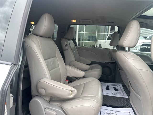 Used 2015 Toyota Sienna XLE w/ XLE Navigation Package FWD image 12