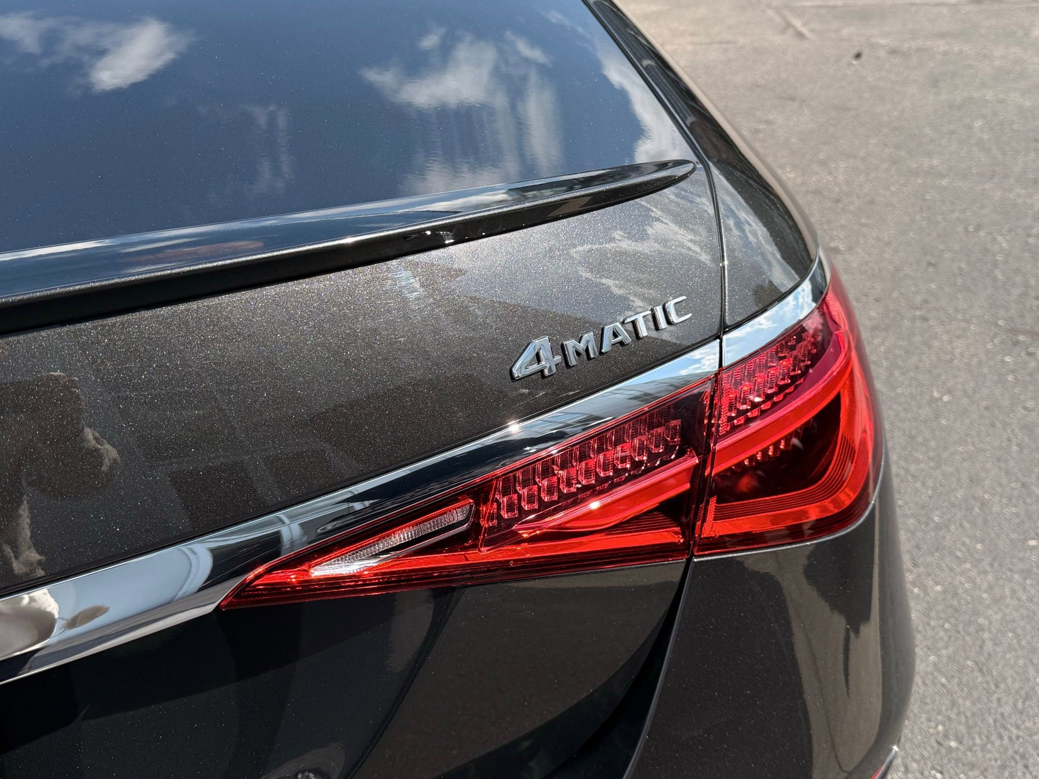 Used 2022 Mercedes-Benz S 580 4MATIC Sedan w/ AMG Line Package image 11