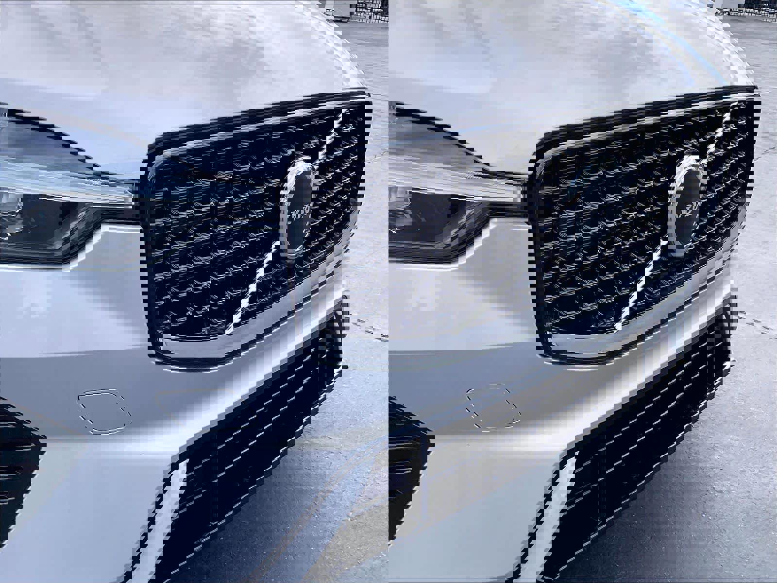 Used 2025 Volvo XC60 B5 Core image 33