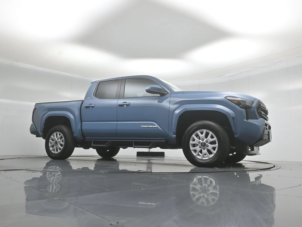 Used 2026 Toyota Tacoma SR5 AWD/4WD image 4