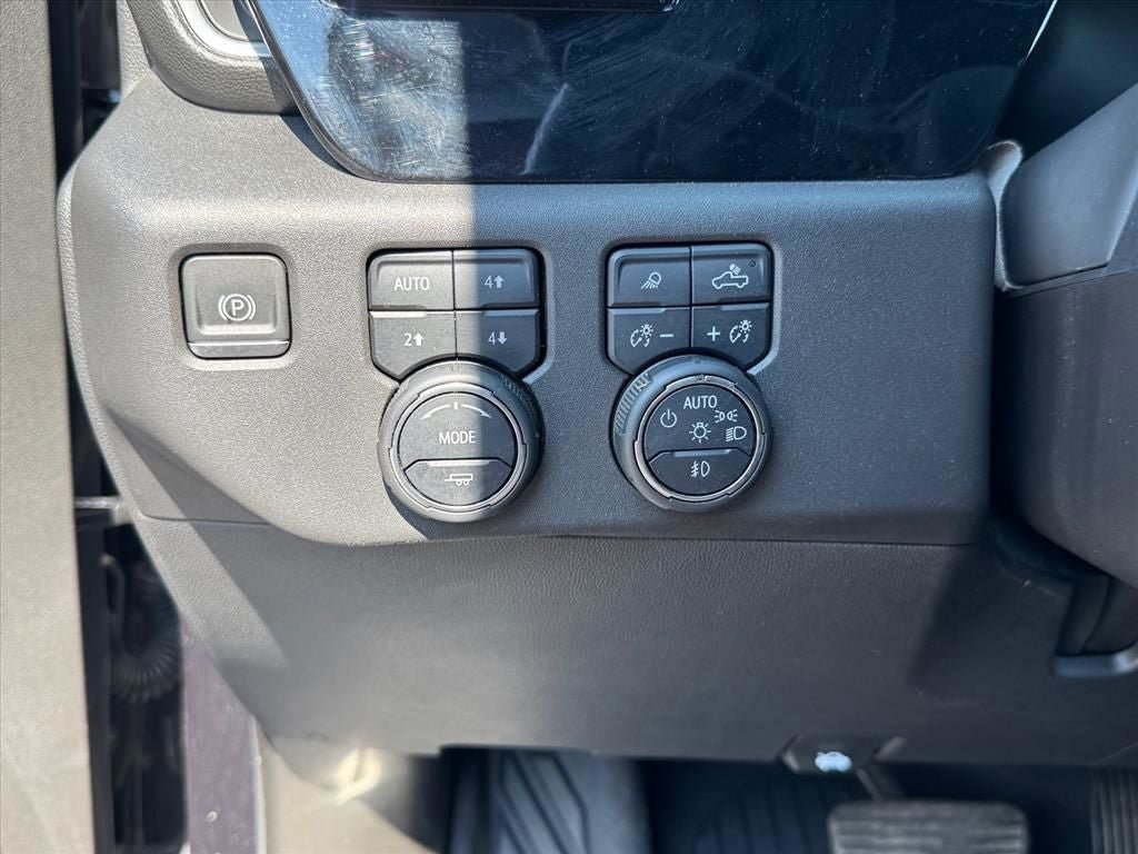 Used 2024 Chevrolet Silverado 1500 LT Trail Boss w/ LT Trail Boss Premium Package AWD/4WD image 22