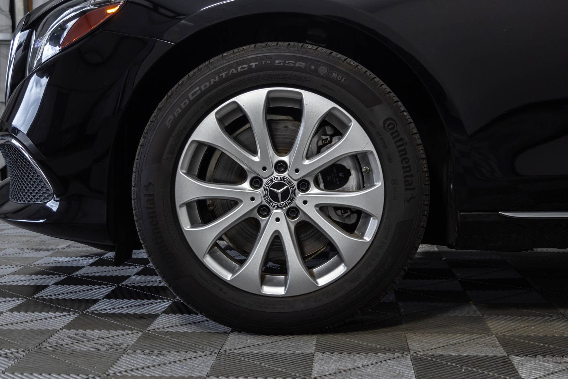 Used 2019 Mercedes-Benz E 300 4MATIC w/ Premium 1 Package image 48
