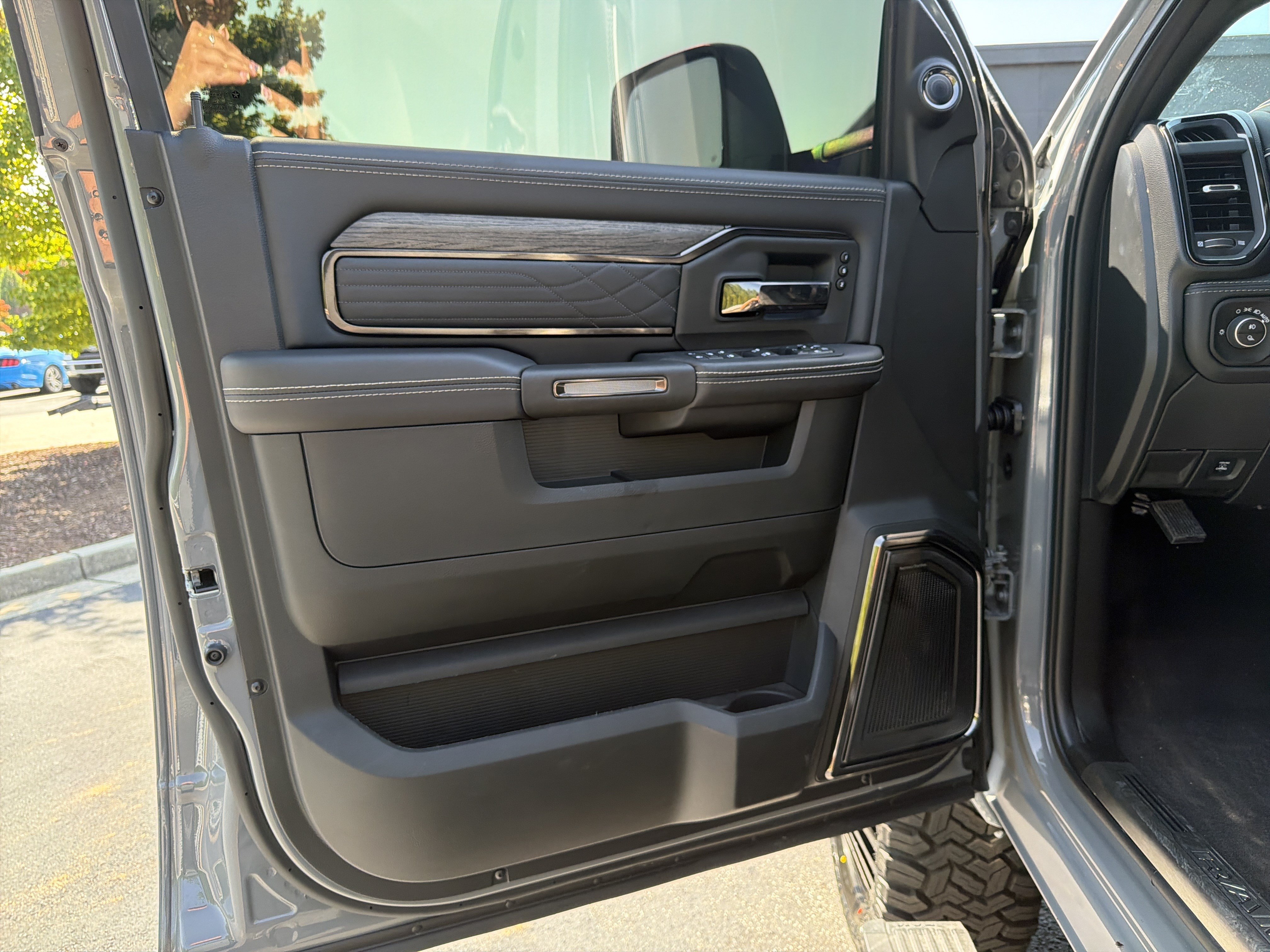 Used 2026 RAM 3500 Limited AWD/4WD image 25