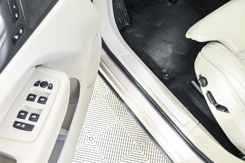 Certified 2024 Volvo XC60 B5 Ultimate AWD/4WD image 10