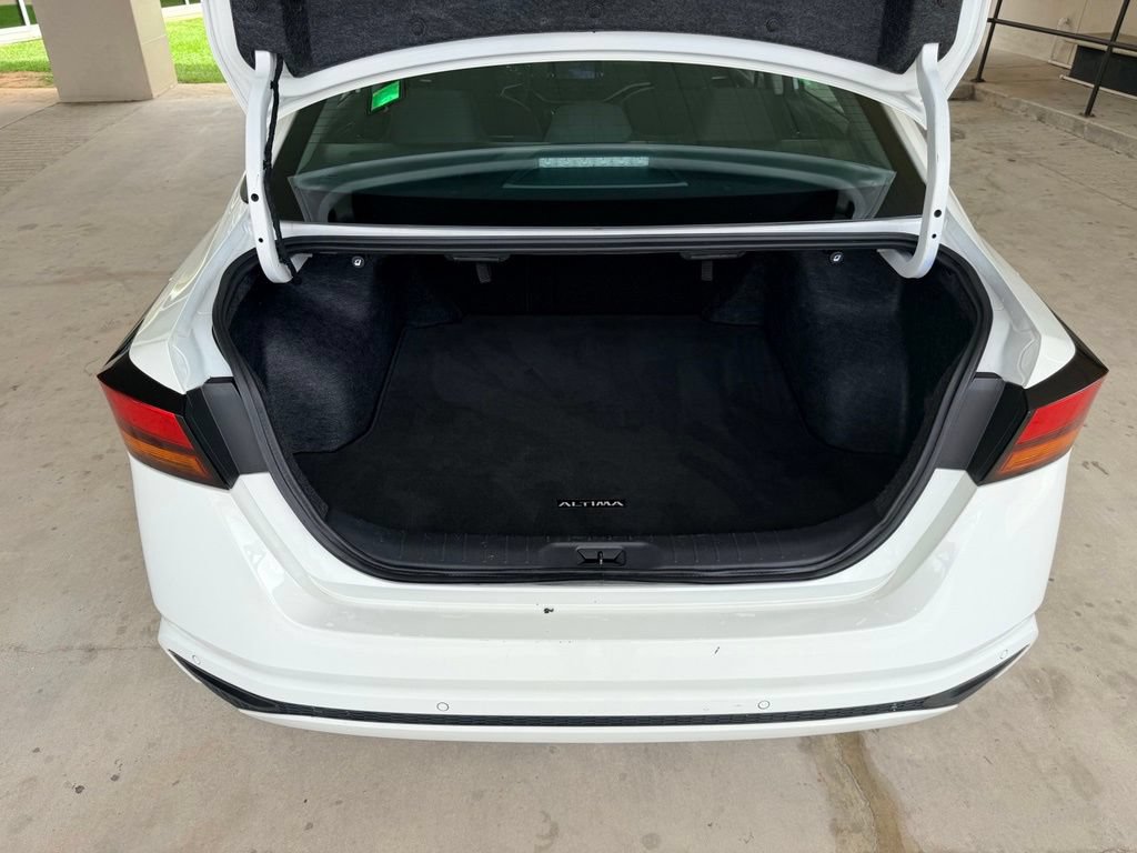 Used 2025 Nissan Altima 2.5 SV FWD image 31