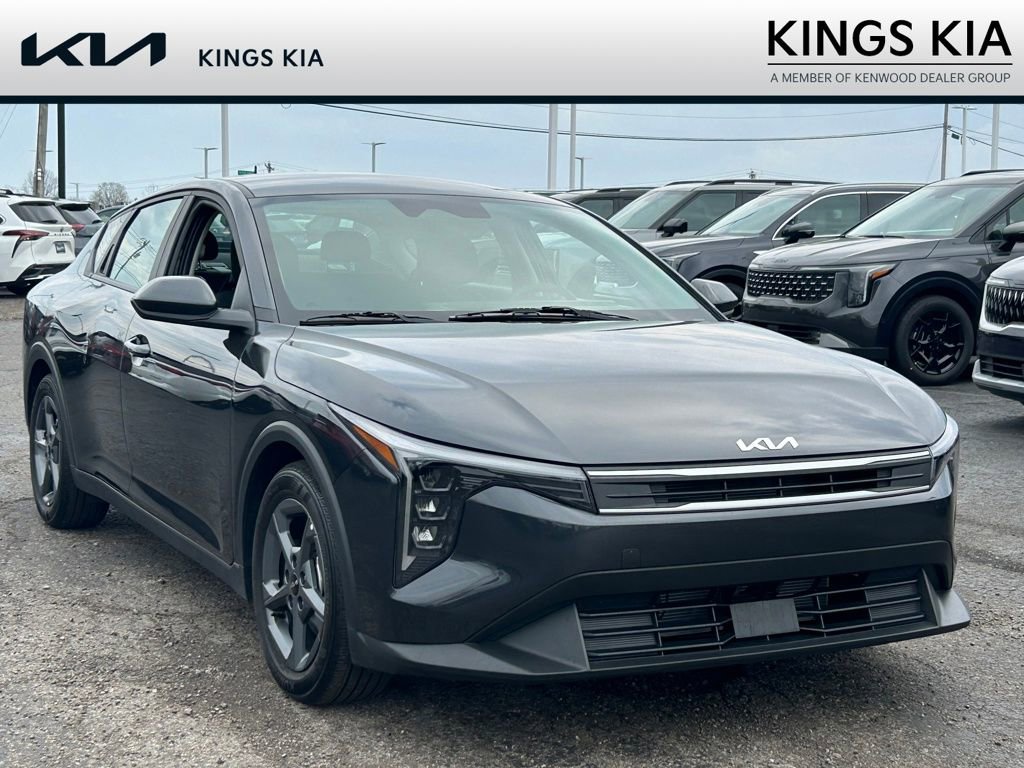 Used 2025 Kia K4 LXS image 1