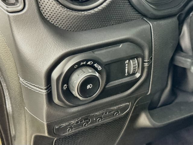 Used 2025 Jeep Wrangler Unlimited Rubicon AWD/4WD image 14