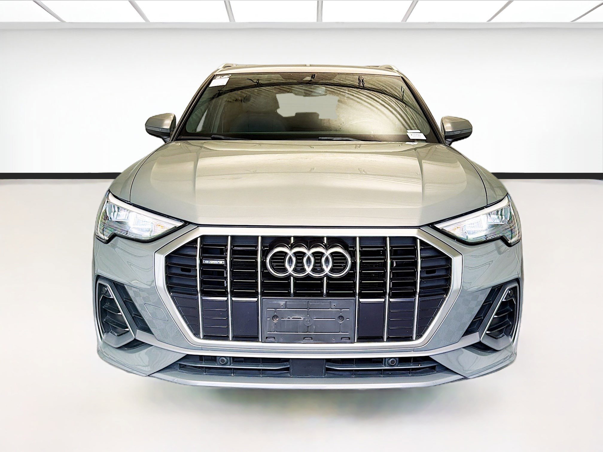 Used 2021 Audi Q3 2.0T Premium w/ Convenience Package AWD/4WD image 2