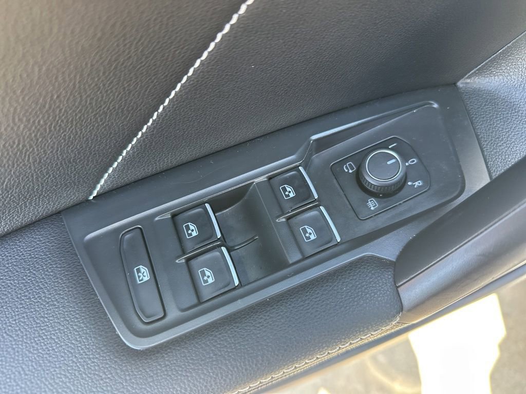 Used 2022 Volkswagen Tiguan SEL R-Line image 13