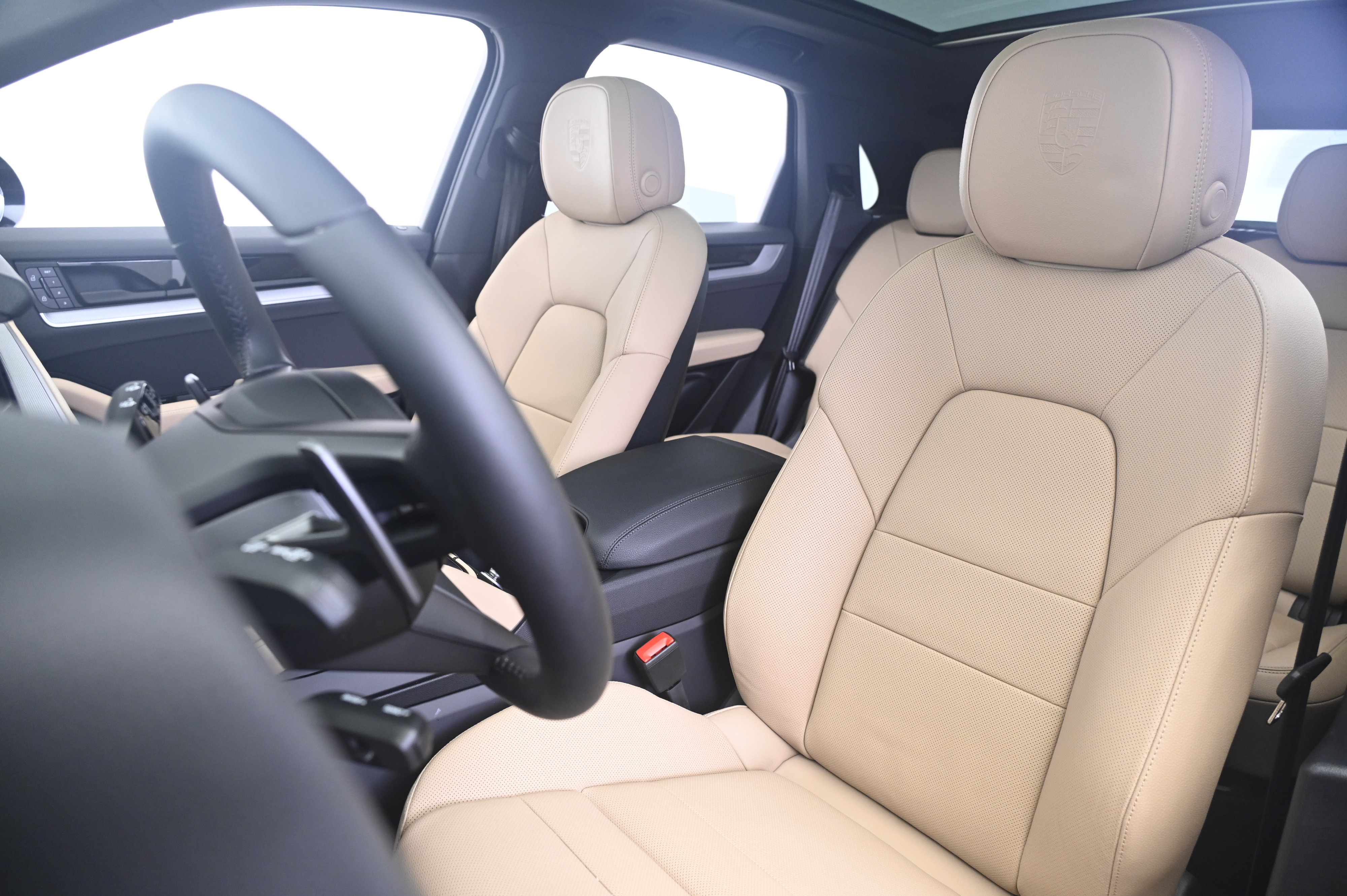 Certified 2026 Porsche Cayenne AWD/4WD image 5