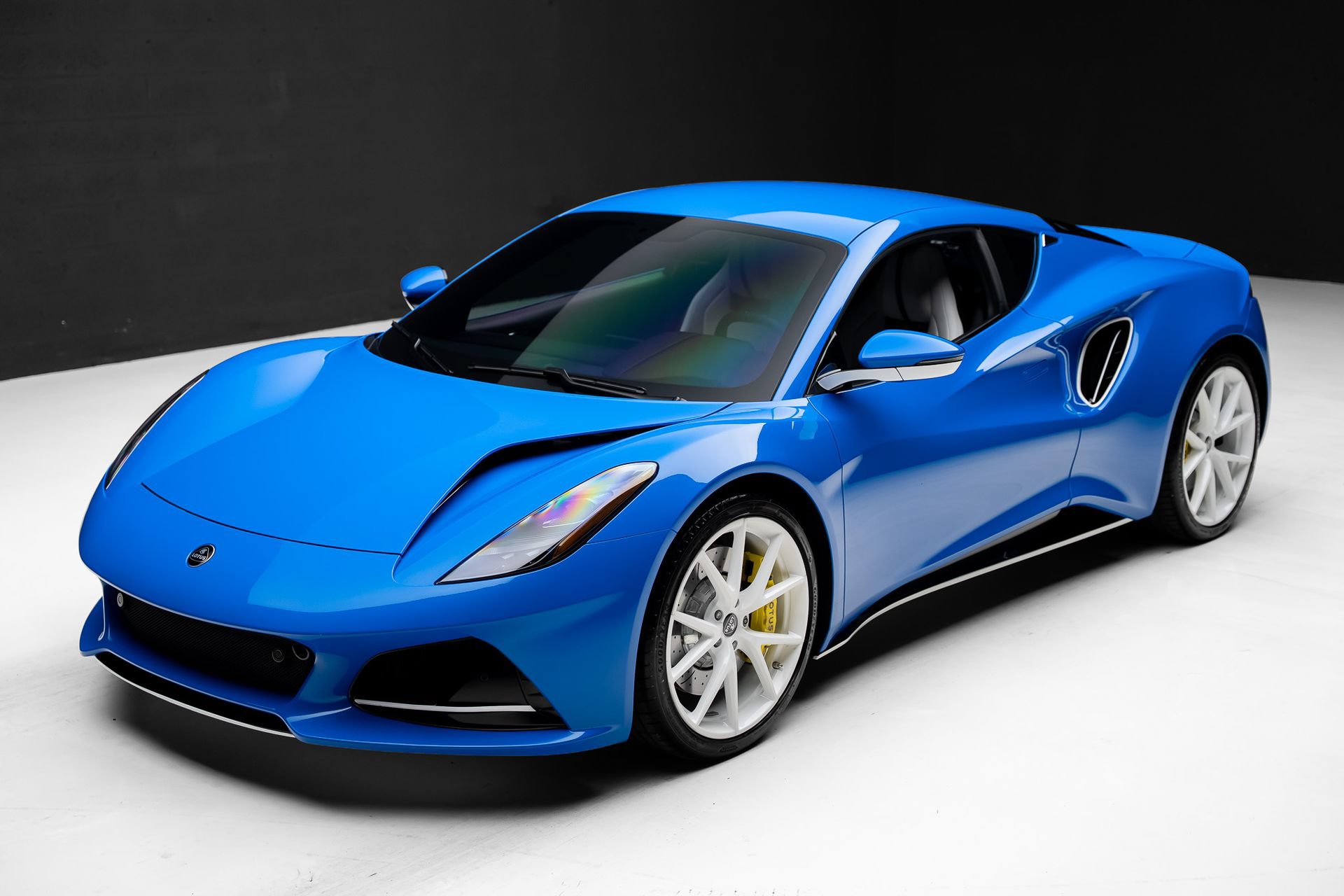 Used 2025 Lotus Emira RWD image 5