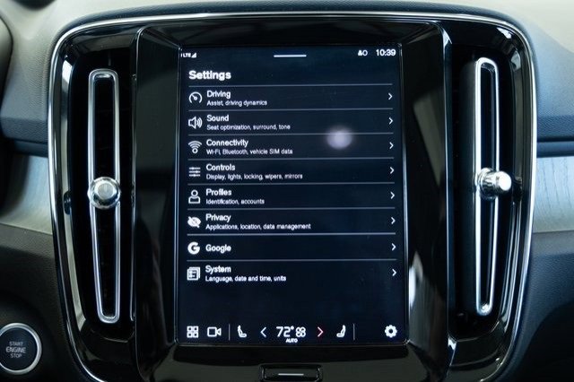 New 2025 Volvo XC40 B5 Plus image 8