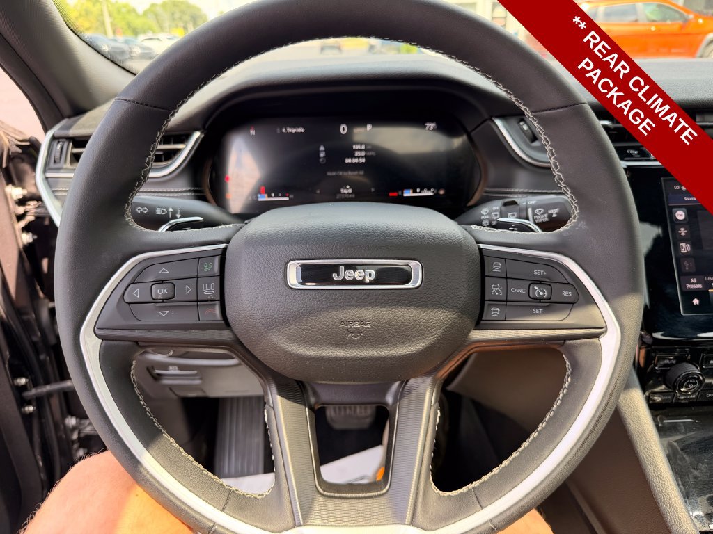 Used 2024 Jeep Grand Cherokee L Laredo w/ Luxury Tech Group I AWD/4WD image 19