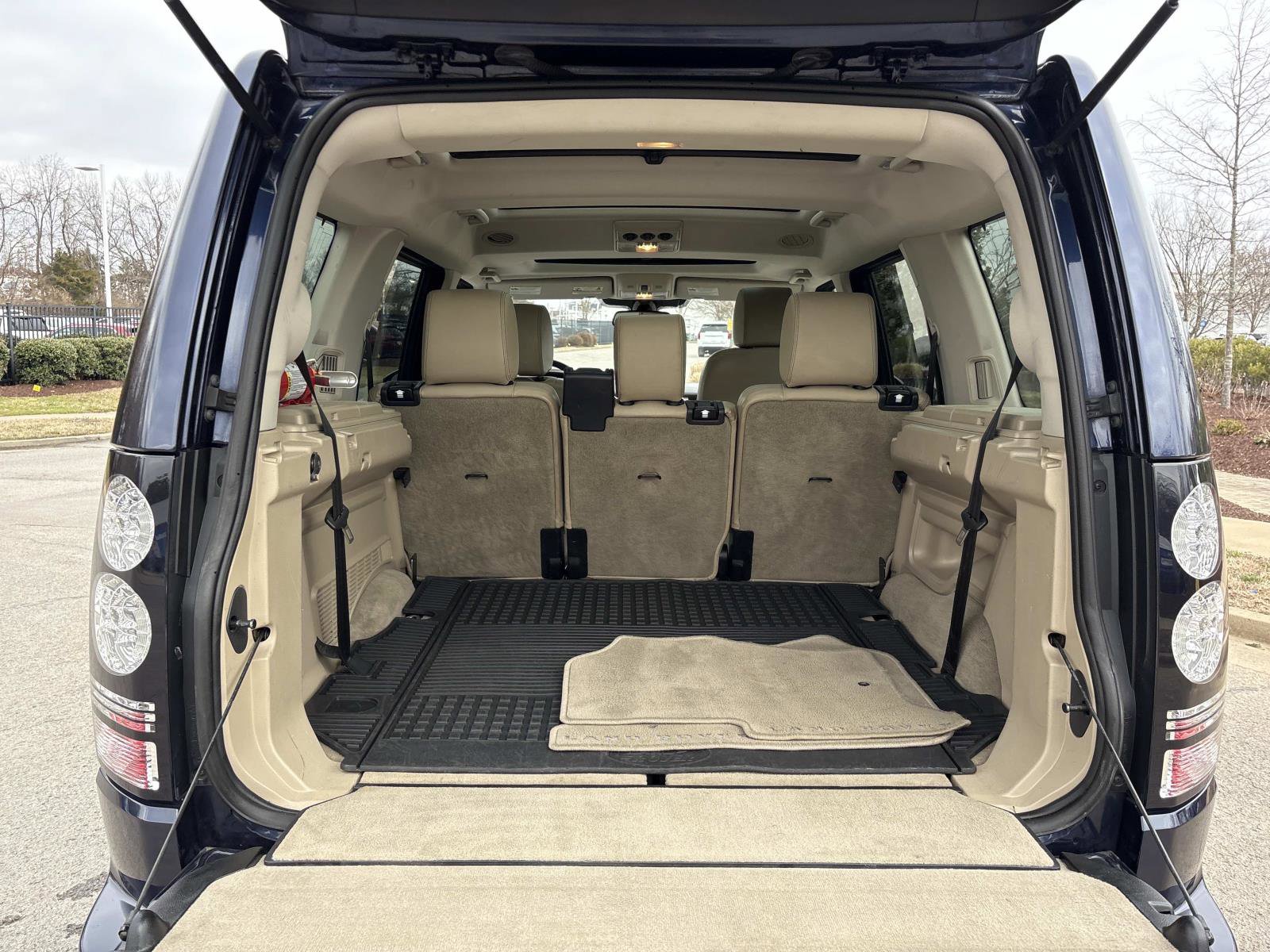 Used 2016 Land Rover LR4 HSE LUX image 35