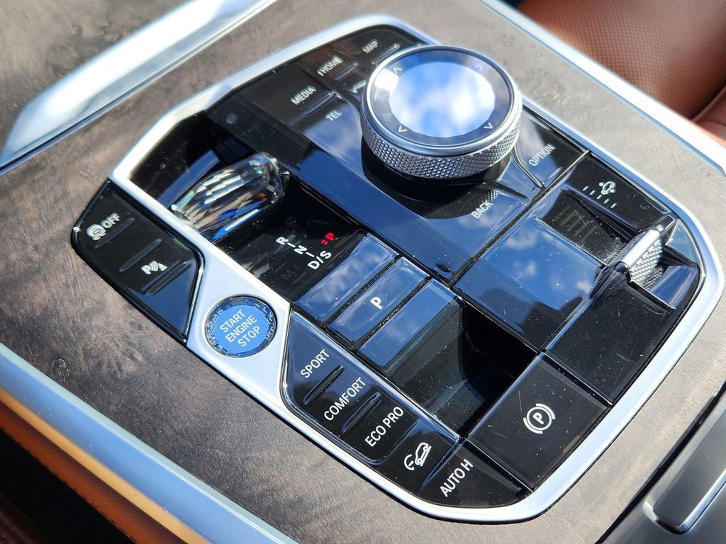 Used 2025 BMW X7 M60i image 25