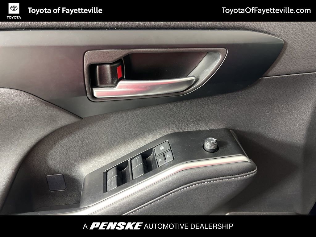 Certified 2025 Toyota Highlander XLE image 27