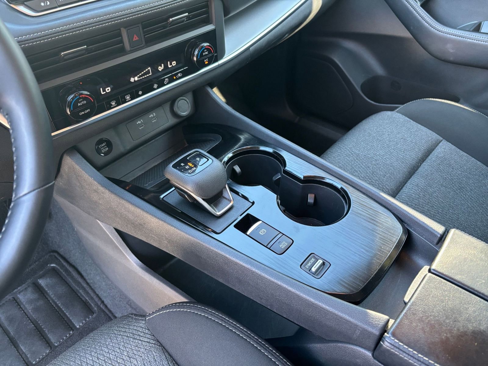 Used 2025 Nissan Rogue SV FWD image 42