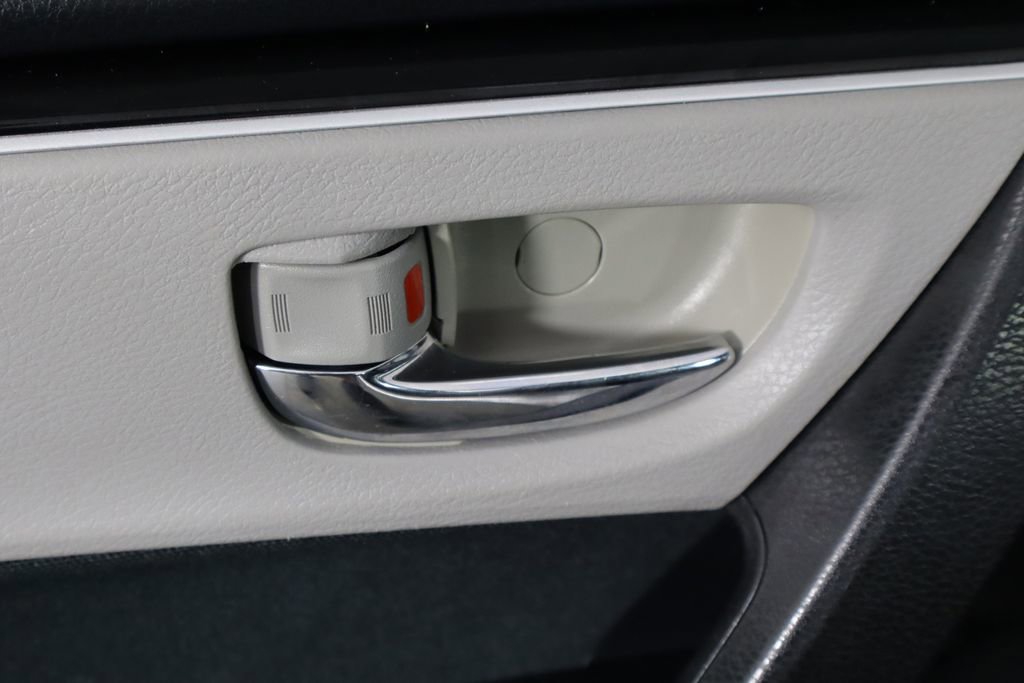 Used 2017 Toyota Corolla LE FWD image 19