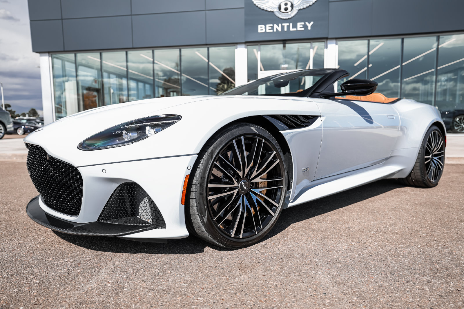 Used 2022 Aston Martin DBS Superleggera Volante RWD image 21