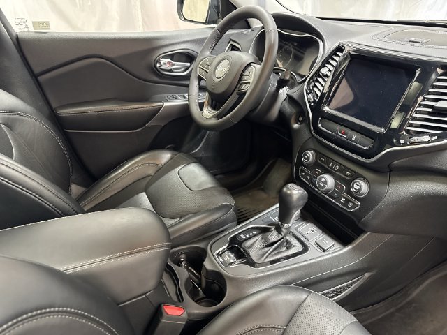 Used 2022 Jeep Cherokee Limited w/ Mopar Interior Package AWD/4WD image 28
