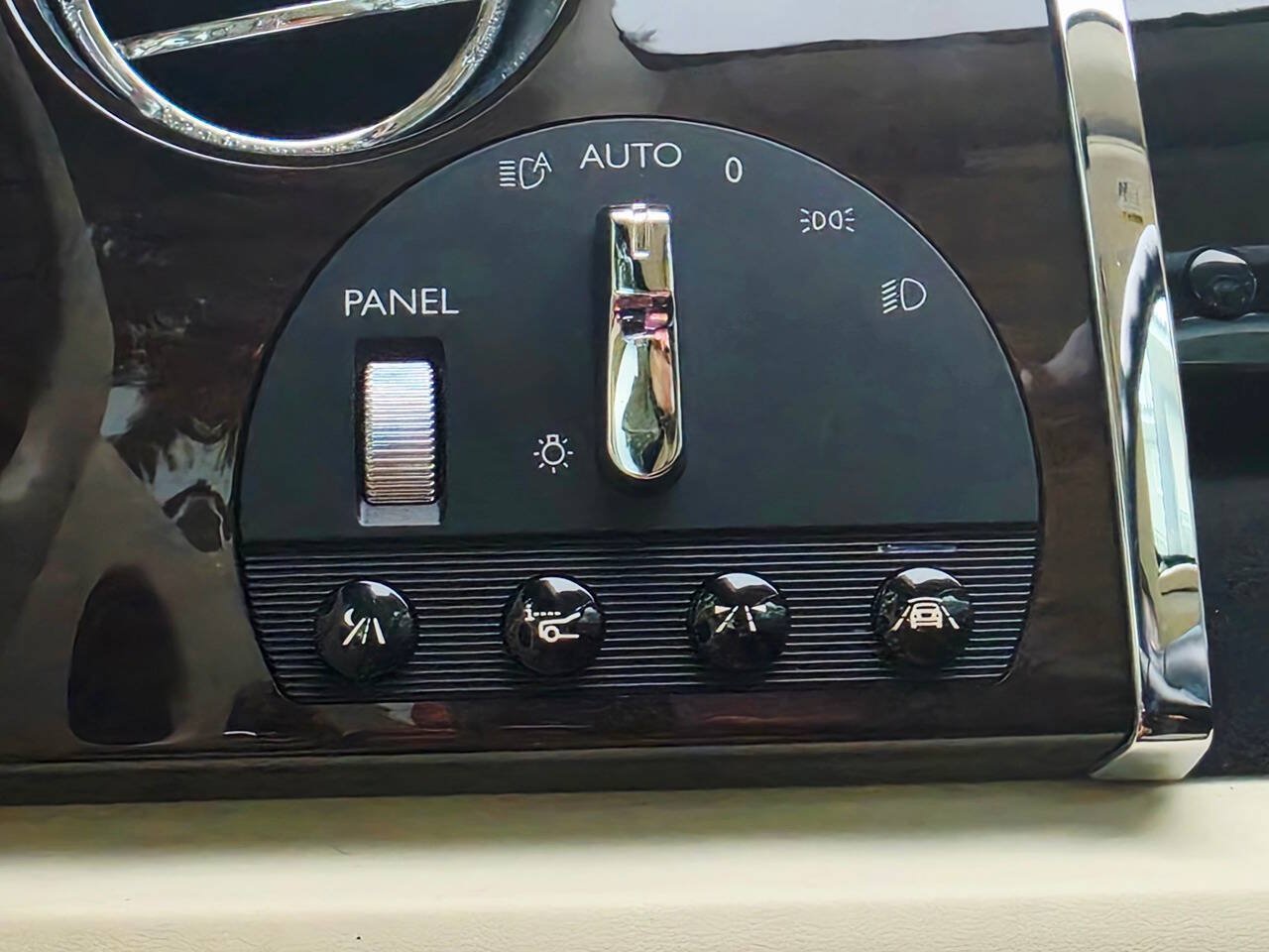 Used 2014 Rolls-Royce Wraith RWD image 19