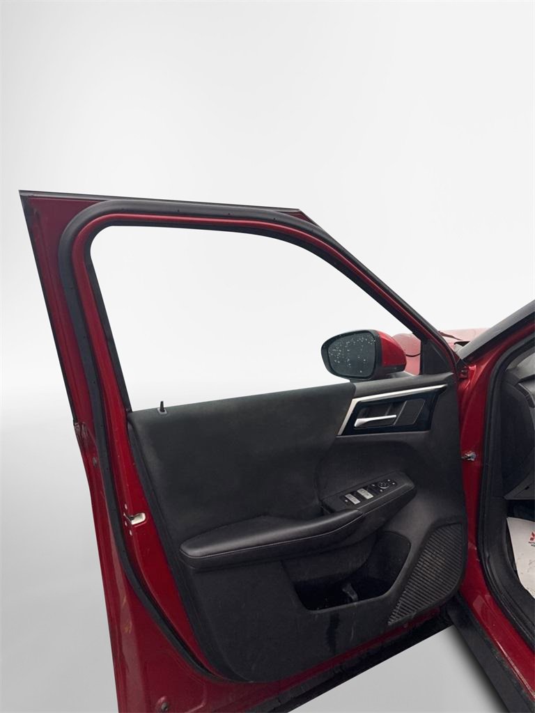 Used 2022 Mitsubishi Outlander ES image 17