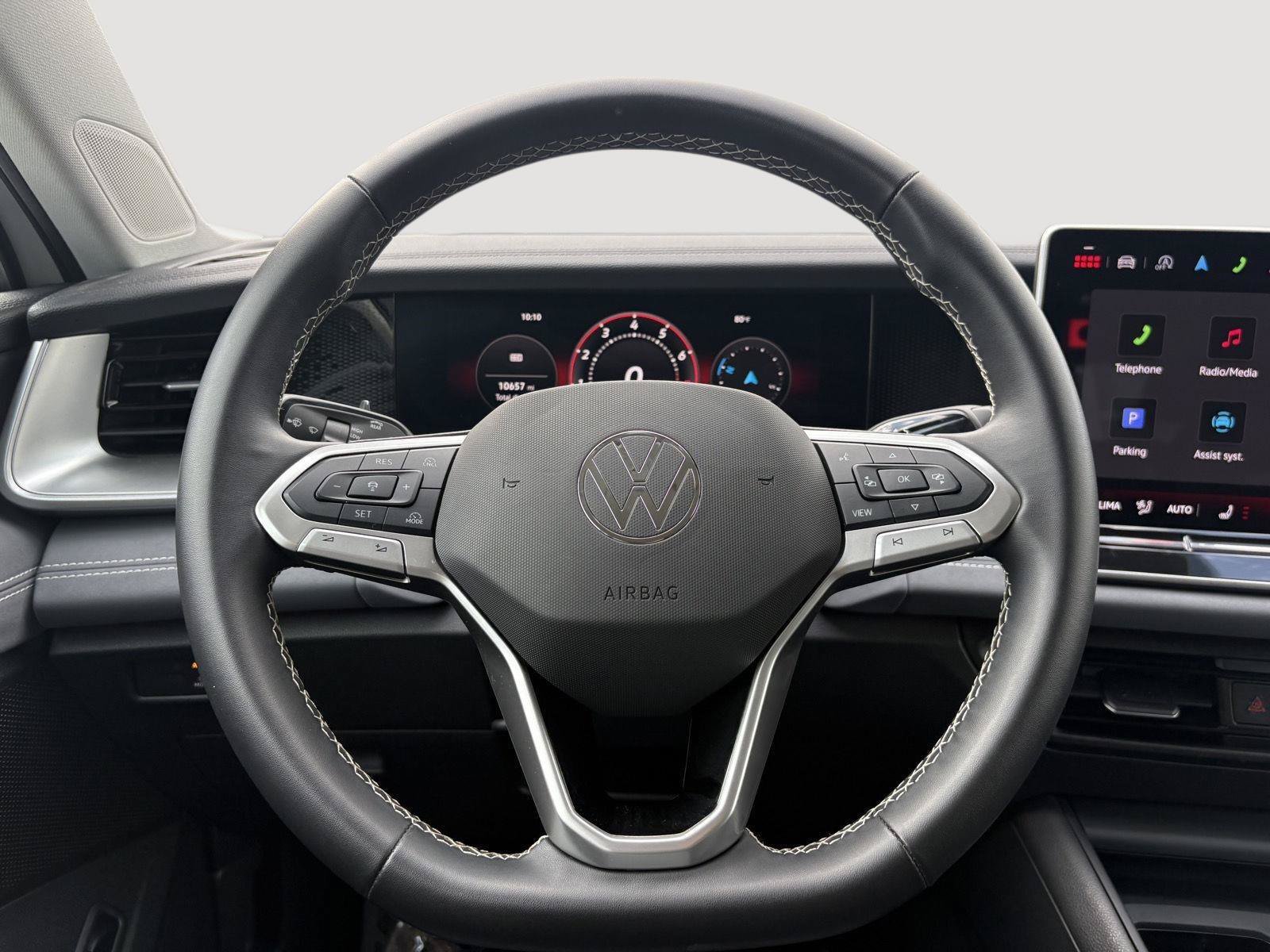 Certified 2025 Volkswagen Tiguan SE AWD/4WD image 13