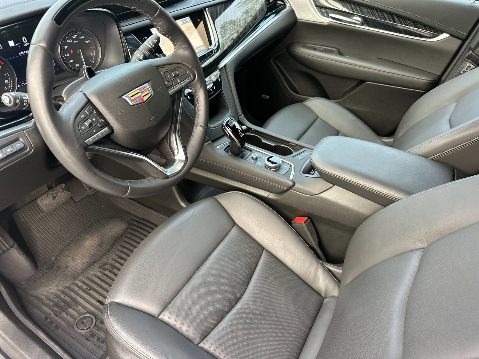 Used 2024 Cadillac XT6 Premium Luxury w/ Technology Package image 9